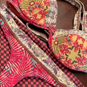 Maji bikini (large top, small bottoms)